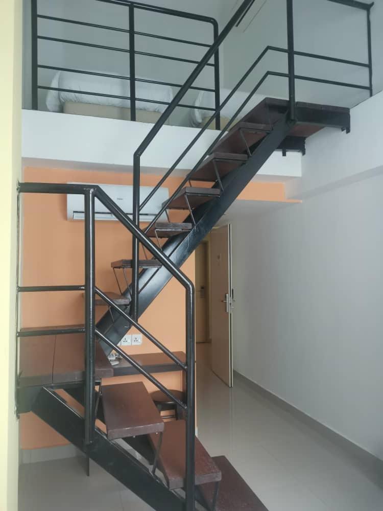 Yy48 Hotel 2 Mins Walk From Masjid Jamek Lrt Station Kuala Lumpur Exterior foto