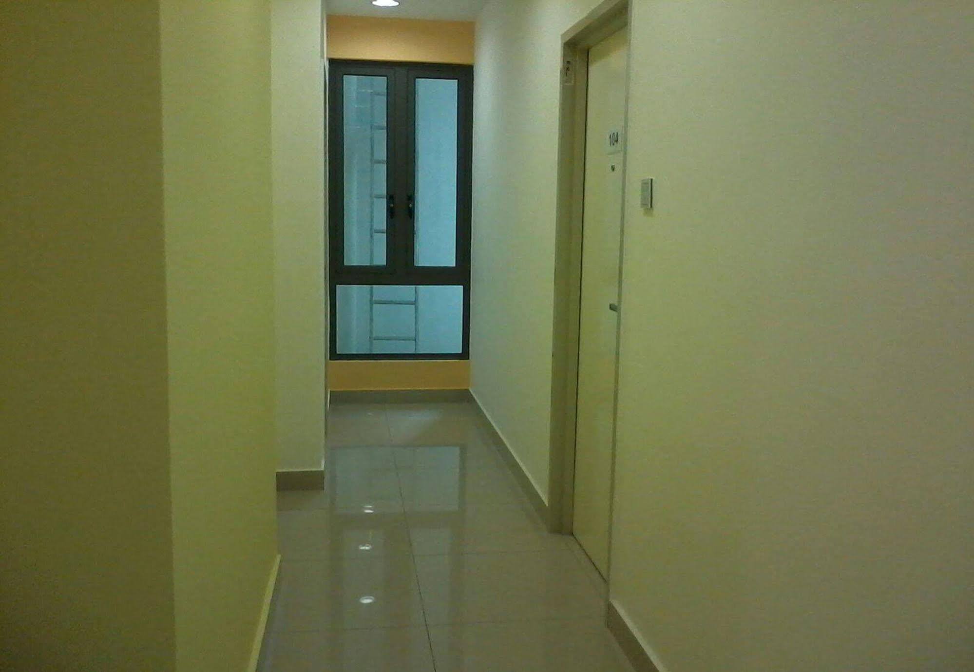 Yy48 Hotel 2 Mins Walk From Masjid Jamek Lrt Station Kuala Lumpur Exterior foto